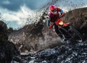 PG游戏下载-欧冠半决赛之夜，德罗赞点燃赛场