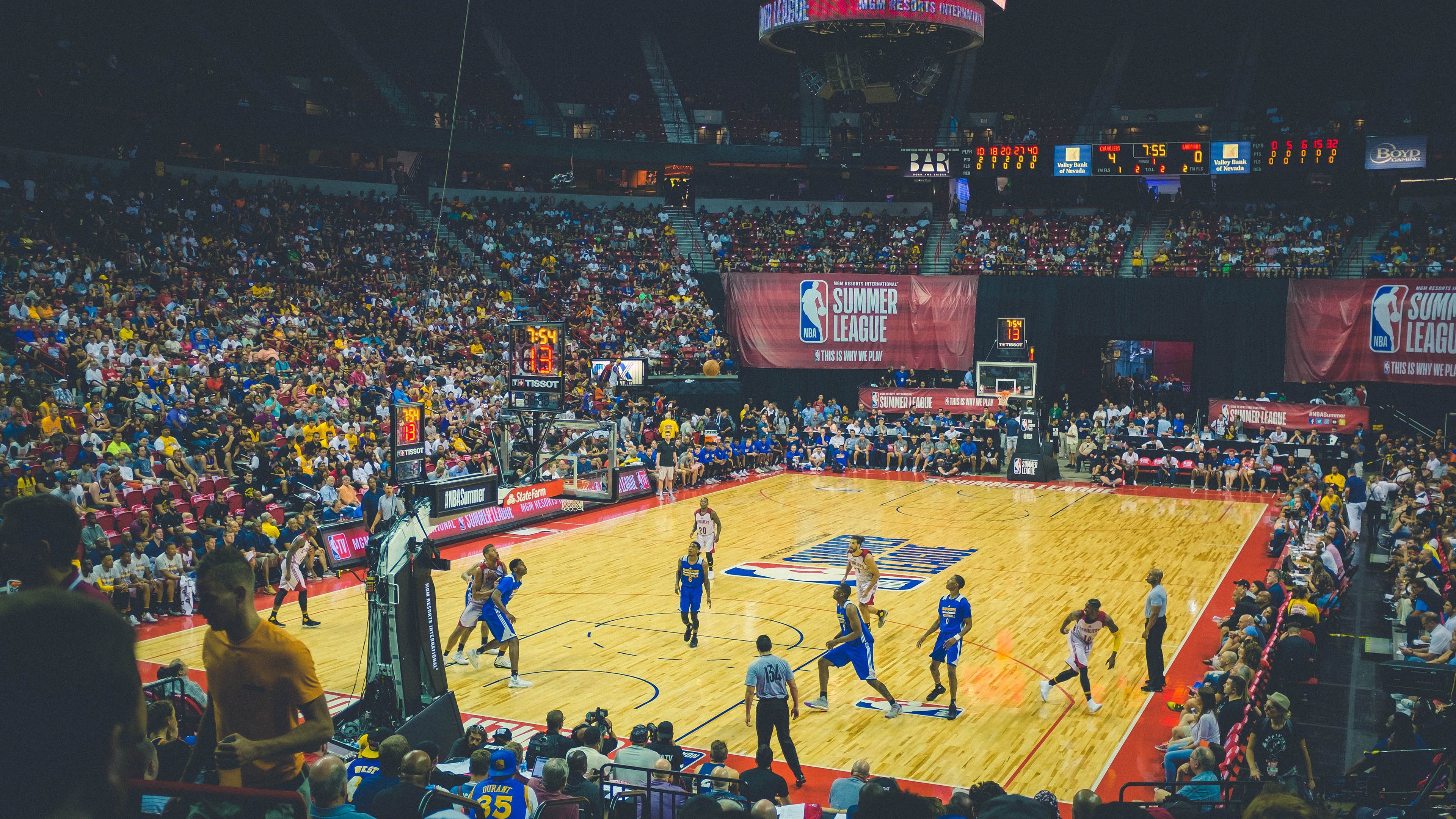 绿茵与硬木的传奇交错,当葡萄牙的野心血拼蓝桥,穆勒在生死时刻的冰冷接管