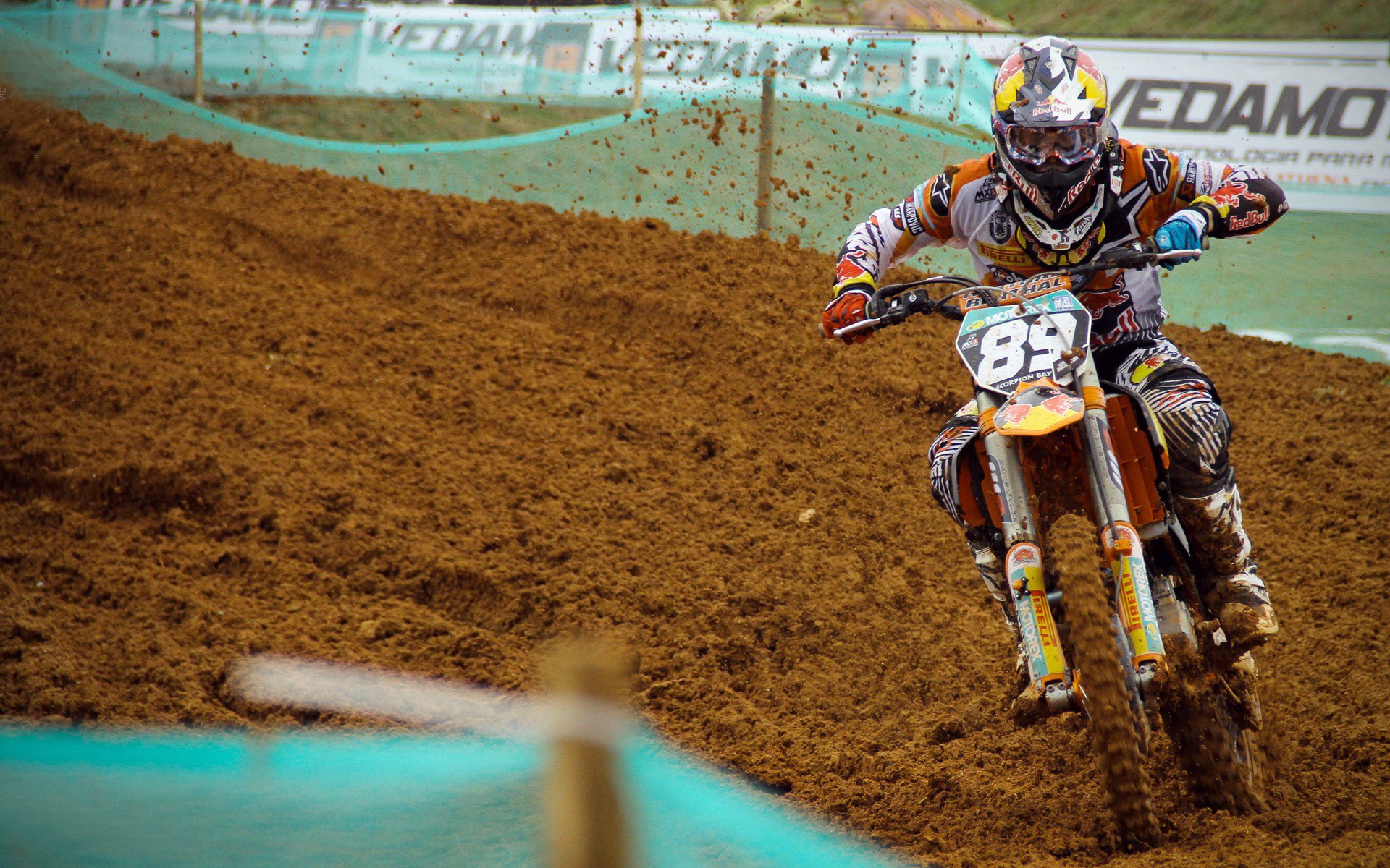 佩德里关键一传改写历史,荷兰带走波兰背后的战术革命