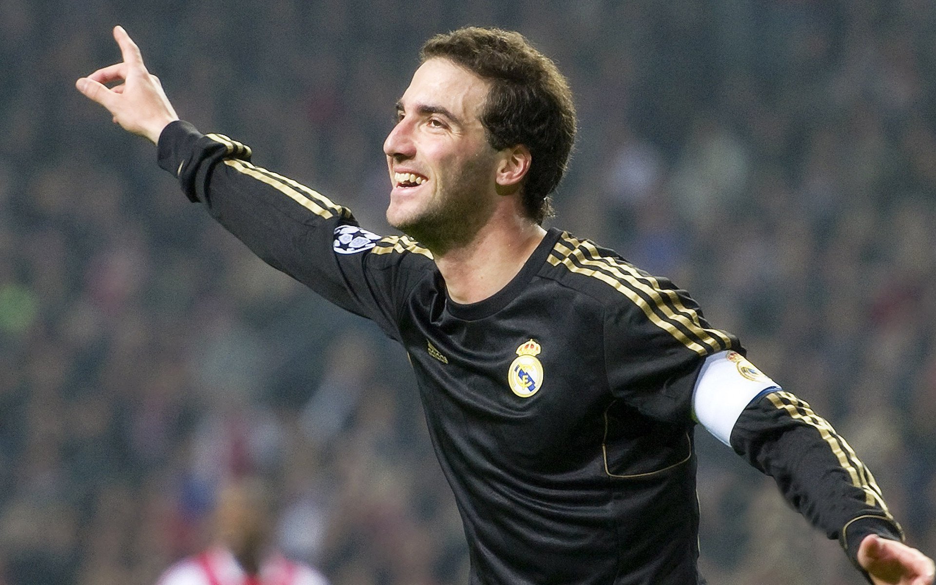 法拉利战术碾压梅赛德斯，维斯塔潘关键制胜改写F1格局